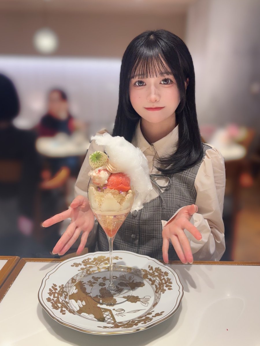 amane_utopia's tweet photo. 白いいちご初めて食べました🍓 https://t.co/zeNNm2ZbxH