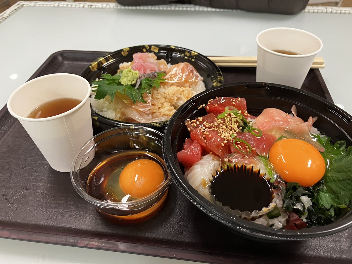 夕飯は海鮮を食べて、渋滞はうまく避けられて、普通に淡路島から帰ってくる時間で帰宅できました。

ガソリン価格を気にしない人には、今週末の淡路島は穴場かもしれませんね。

岩屋港の新しい駐車場は軽自動車用が多くて、使いにくくなりましたね。