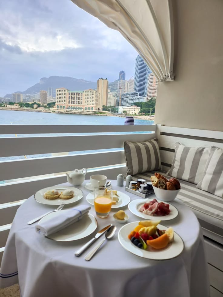 Destination Diaries tweet media