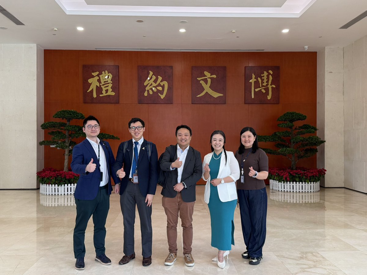 herbloong's tweet image. It was an absolute pleasure visiting our ‘sibling’ institution @cuhksz #SchoolOfMedicine in #Shenzhen 🇨🇳 and meet their very dedicated #faculty &amp;amp; #medicalstudents. 

@cuhksz is a rare #EnglishMediumInstruction institution in the Chinese Mainland geared to educate next generation