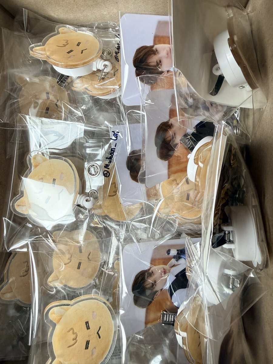 Muhan_Lovi's tweet photo. [2026 LV4: LEAP TO VECTOR]

아크릴 릴홀더 나눔합니다🦊

🔎일시: 3/29(일)
🔎수량: 30개
🔎인증: RT
🔎장소 및 시간은 당일 타래로 공지

#김성규 #SUNGKYU #LV4 #나눔 https://t.co/ENsq45Je9D