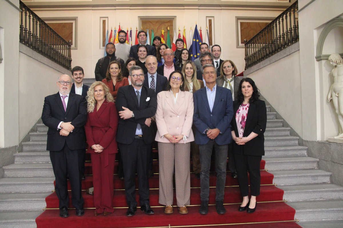 Centro de Estudios Políticos y Constitucionales tweet media