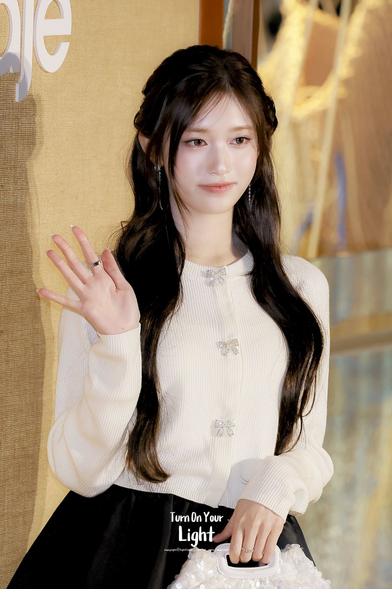 260319
#아이브 #IVE #이서 #이현서 #LeeSeo #イソ