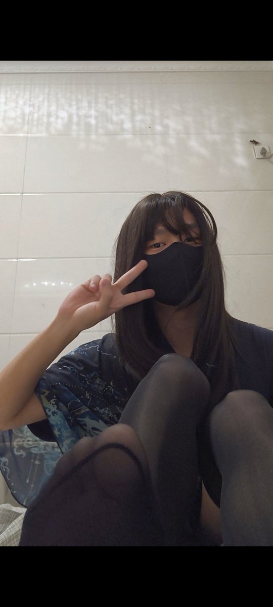 wenSy81's tweet photo. 发烧了，好像玩绳呀，最好是能绑着吊一天的那种😛 https://t.co/2Xt4sZ0RkZ