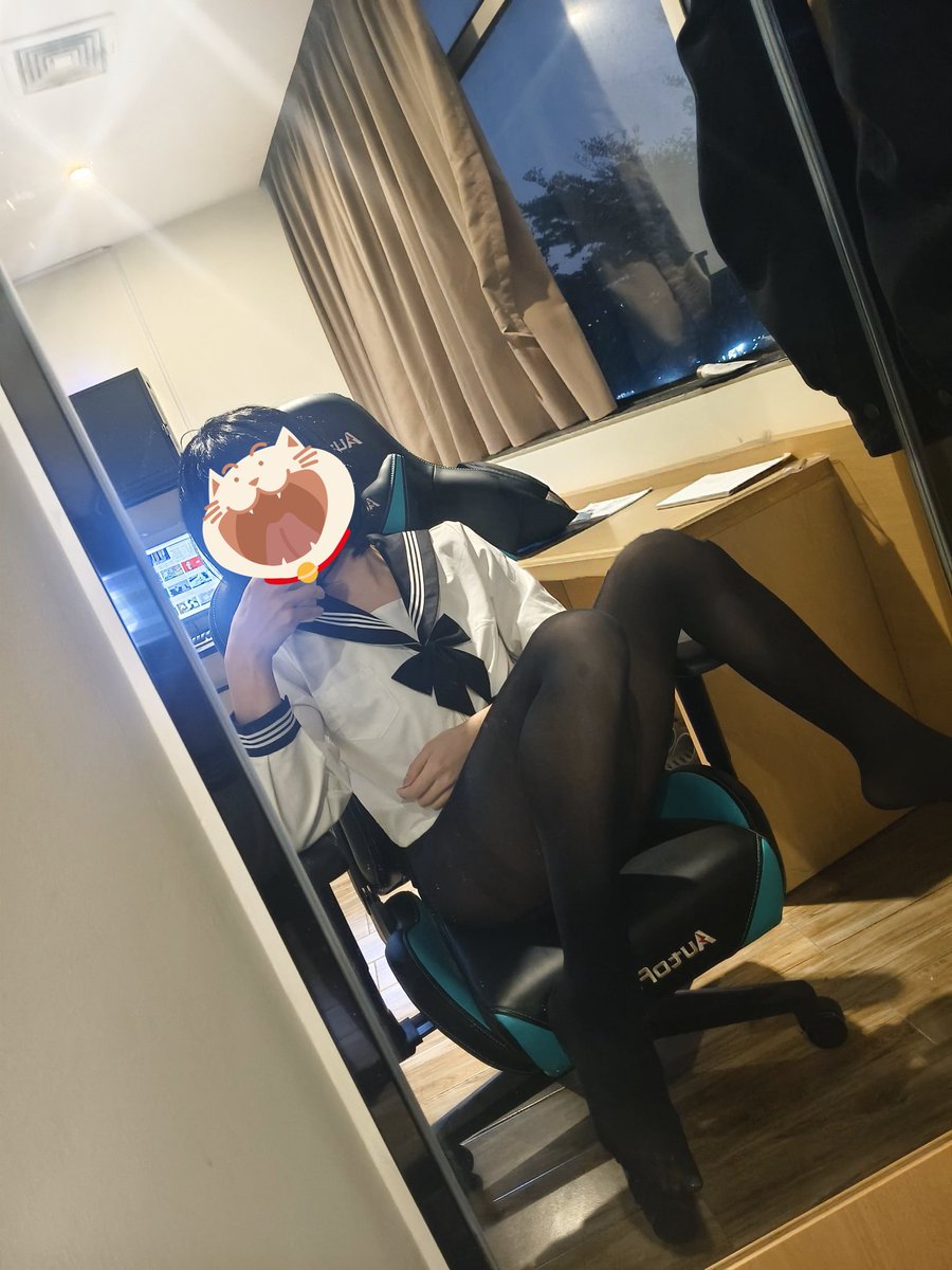 wenSy81's tweet photo. 发烧了，好像玩绳呀，最好是能绑着吊一天的那种😛 https://t.co/2Xt4sZ0RkZ