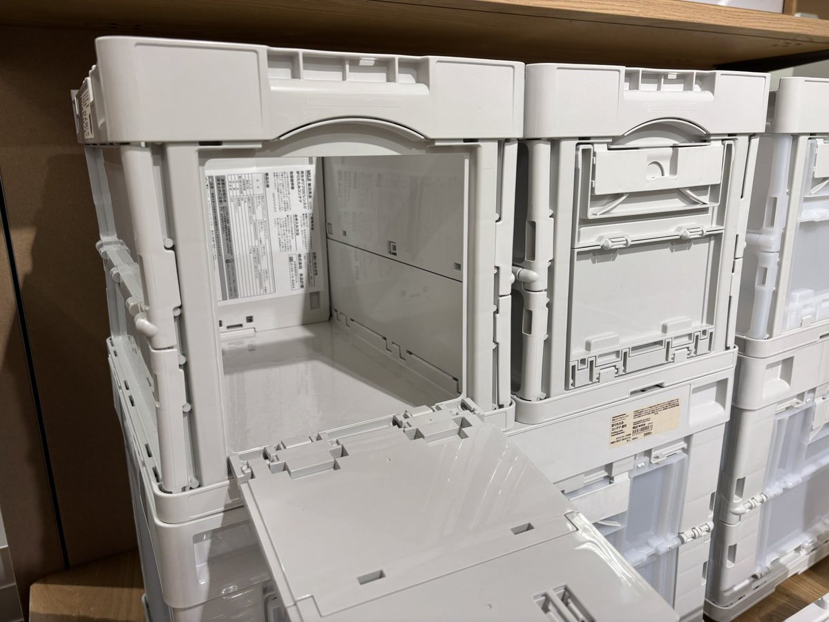 「無印良品」のコンテナ、塗装したら1/144 ガンプラの格納庫になるわコレ！MSハンガーにもカタパルトデッキにも出来そう。2000円ちょっとだったよ〜🤗