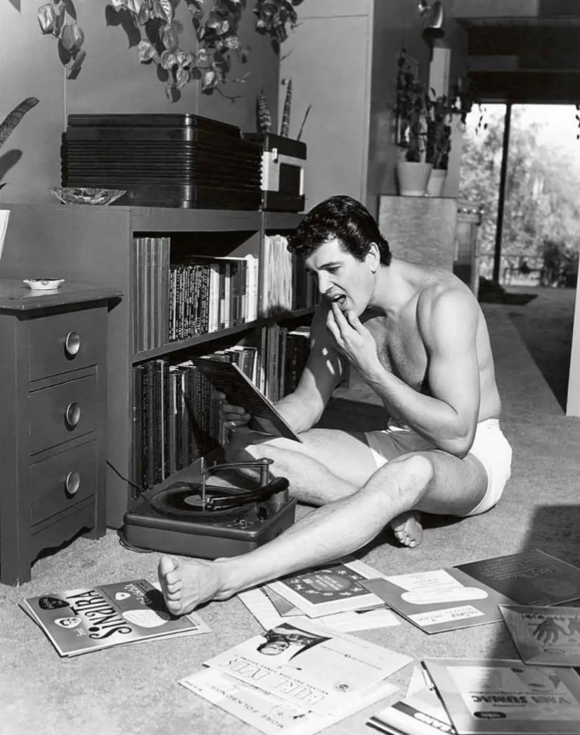 HazelFlagg tweet media