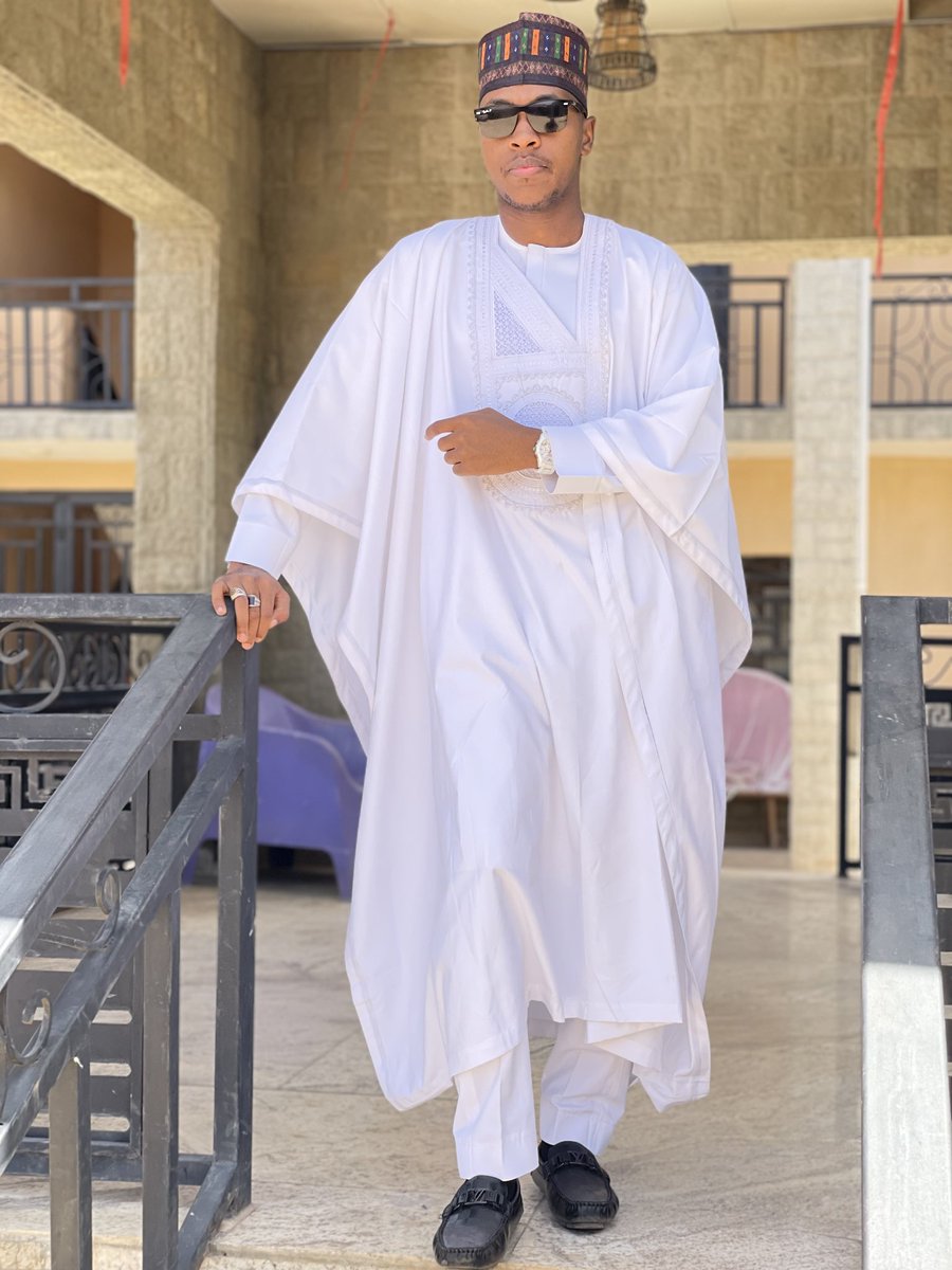 ᴅ ᴇ ᴛ ᴀ ᴄ ʜ ᴇ ᴅ tweet media