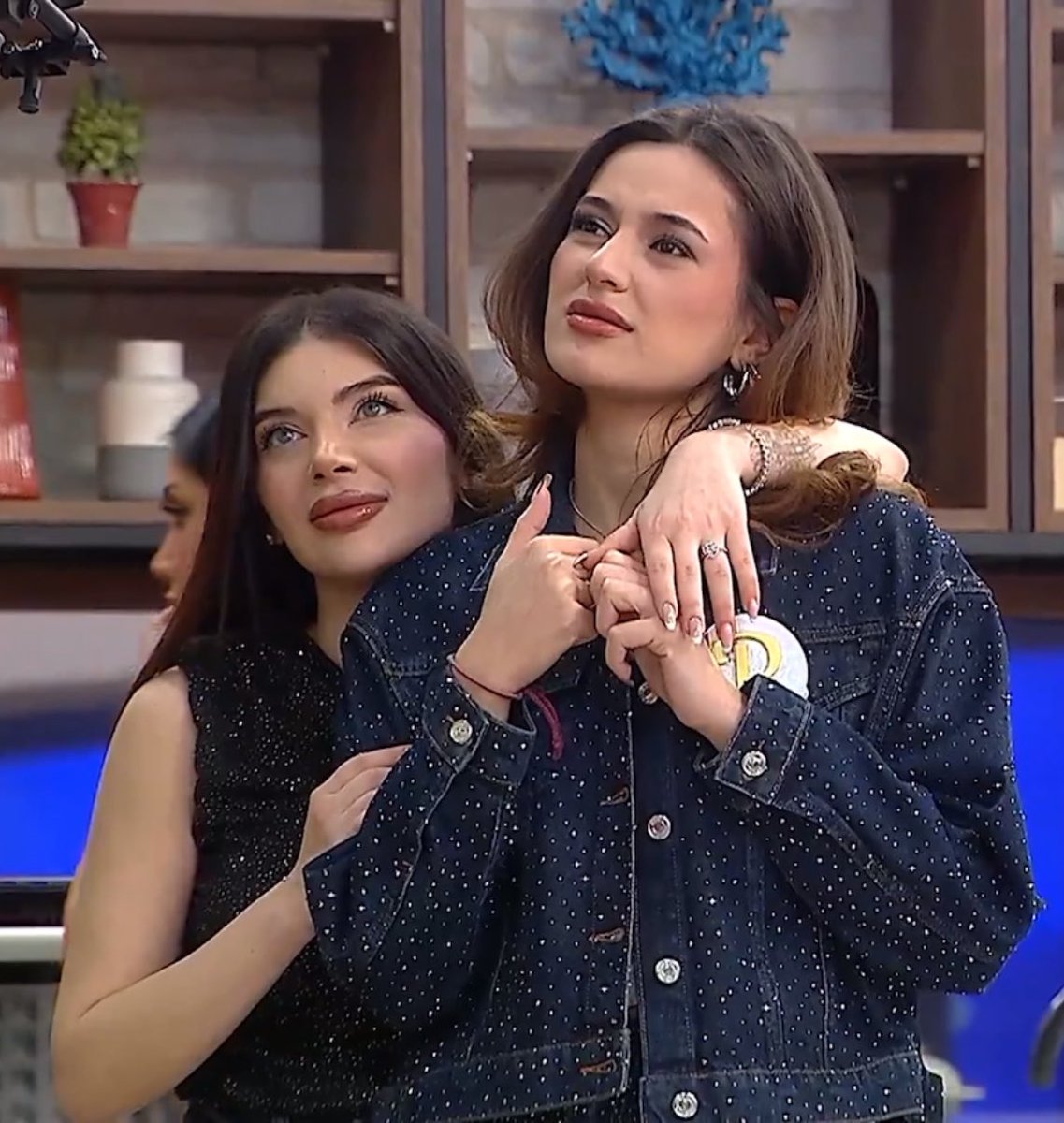napmisimkiyaa's tweet photo. şimdi sadece instagramda takipleştiğimiz kızla bir zamanlar biz #kısmetseolur https://t.co/7cca0XiWQX