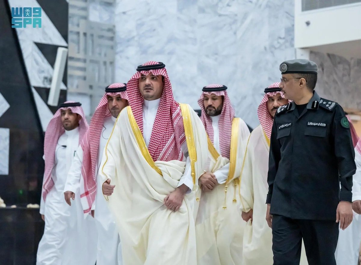 زيارة الأمير عبدالعزيز بن سعود لمركز العمليات الأمنية بالرياض