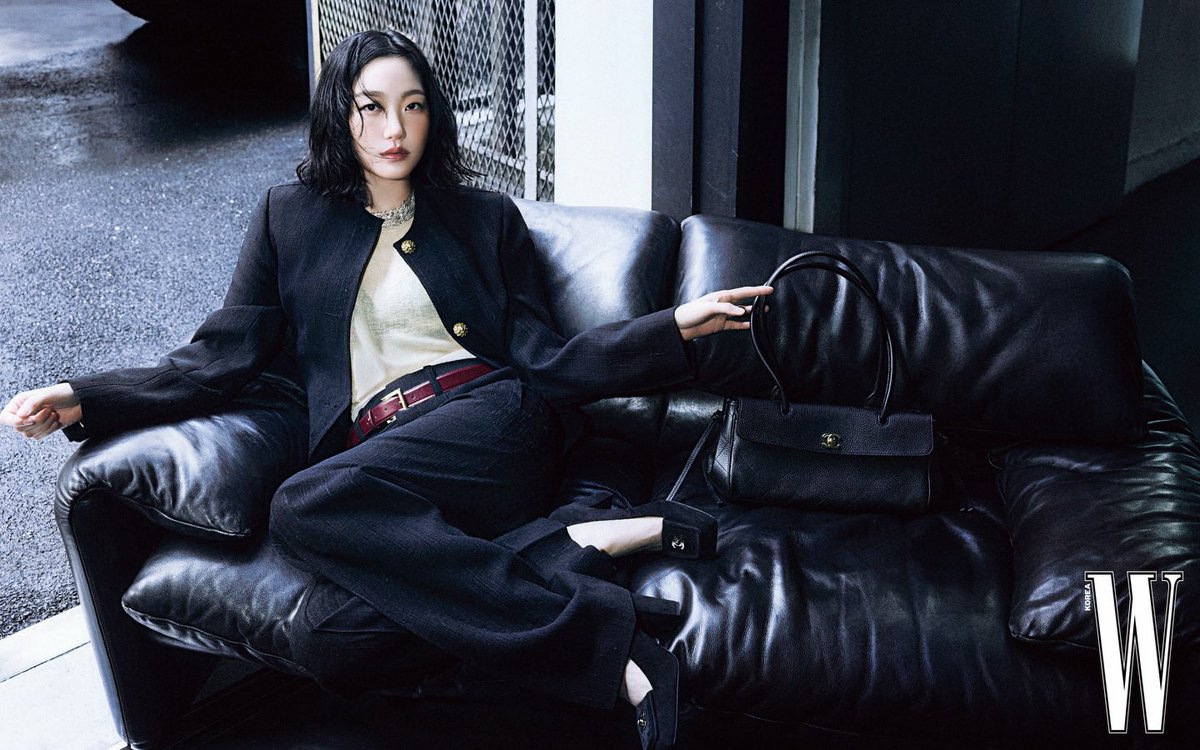 ᴅᴀʏ tweet media