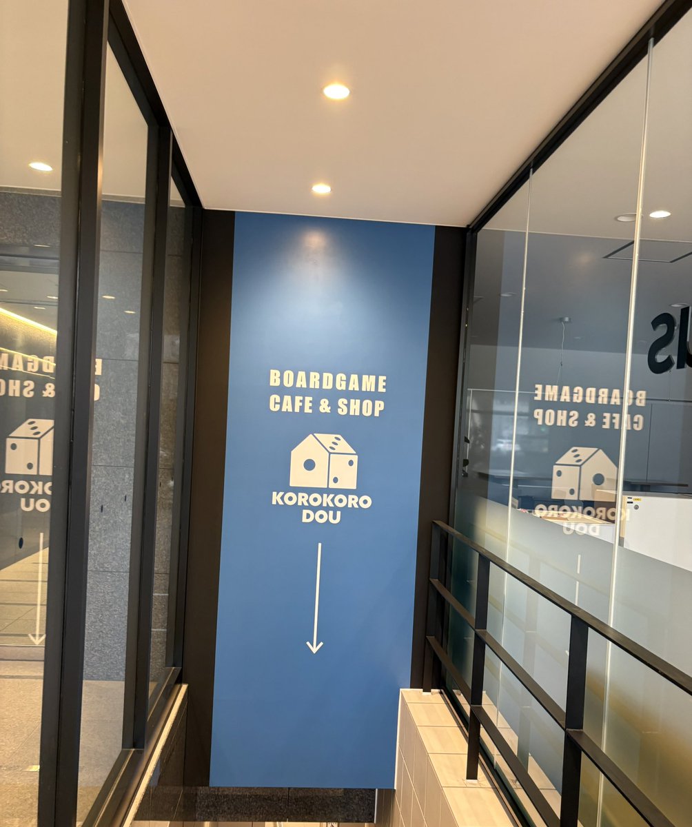 strawberry42630's tweet photo. コロコロ堂秋葉原店に行ってきた！地下のお店なのに、明るくて温かさの感じられるとても素敵な店内。知ってる方にもたくさん会えて嬉しかったな。 https://t.co/RXpDBvVi85