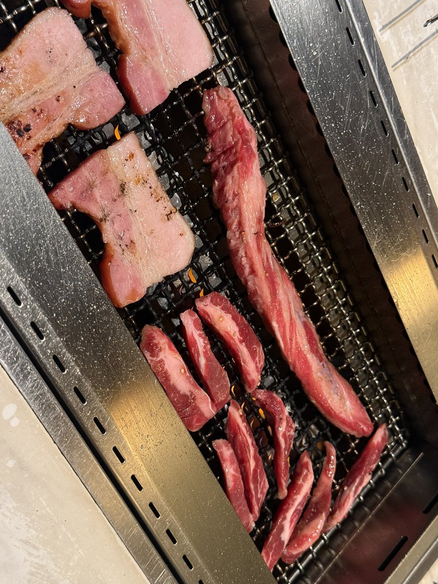 春コミお疲れ様です！
今日はスペースに来てくださりありがとうございます！
アフターは焼肉でしたー！

悲しい事に何も売れなかったので事後通販しますねー！
ギリギリでお品書き作らなかったから行けないんだけどね💦😂
