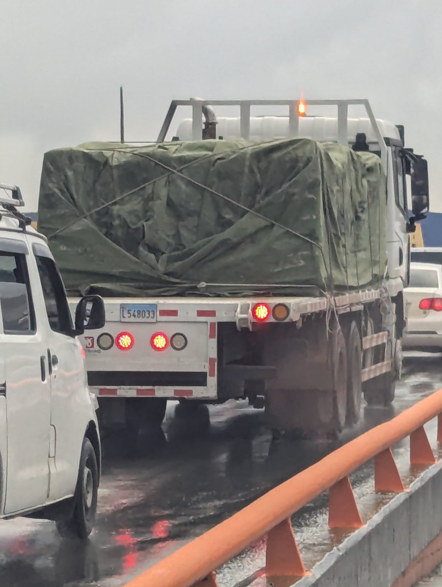 fdeleonh's tweet photo. @digesettrd_ @INTRANT_RD @JoelGneco ahora me entero que los vehículos pesados pueden circular por el elevado de la Kennedy con Lincoln. https://t.co/vwSsKy1gBp
