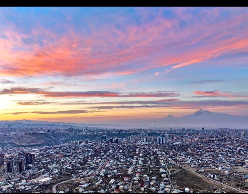 babitameena1010's tweet photo. 🌿 The sky paints itself in colors…just to remind you 🧩
🎯 Even the day that felt heavy…
🌸 Ends with something beautiful.
😍 and embrace this peaceful moment.
🌈Good Evening ♥️🌼
Keep shining, even after the sun sets.
#GoodEvening #SunsetVibes #PeacefulEvening #ColorfulLife https://t.co/9oG68nXx1P