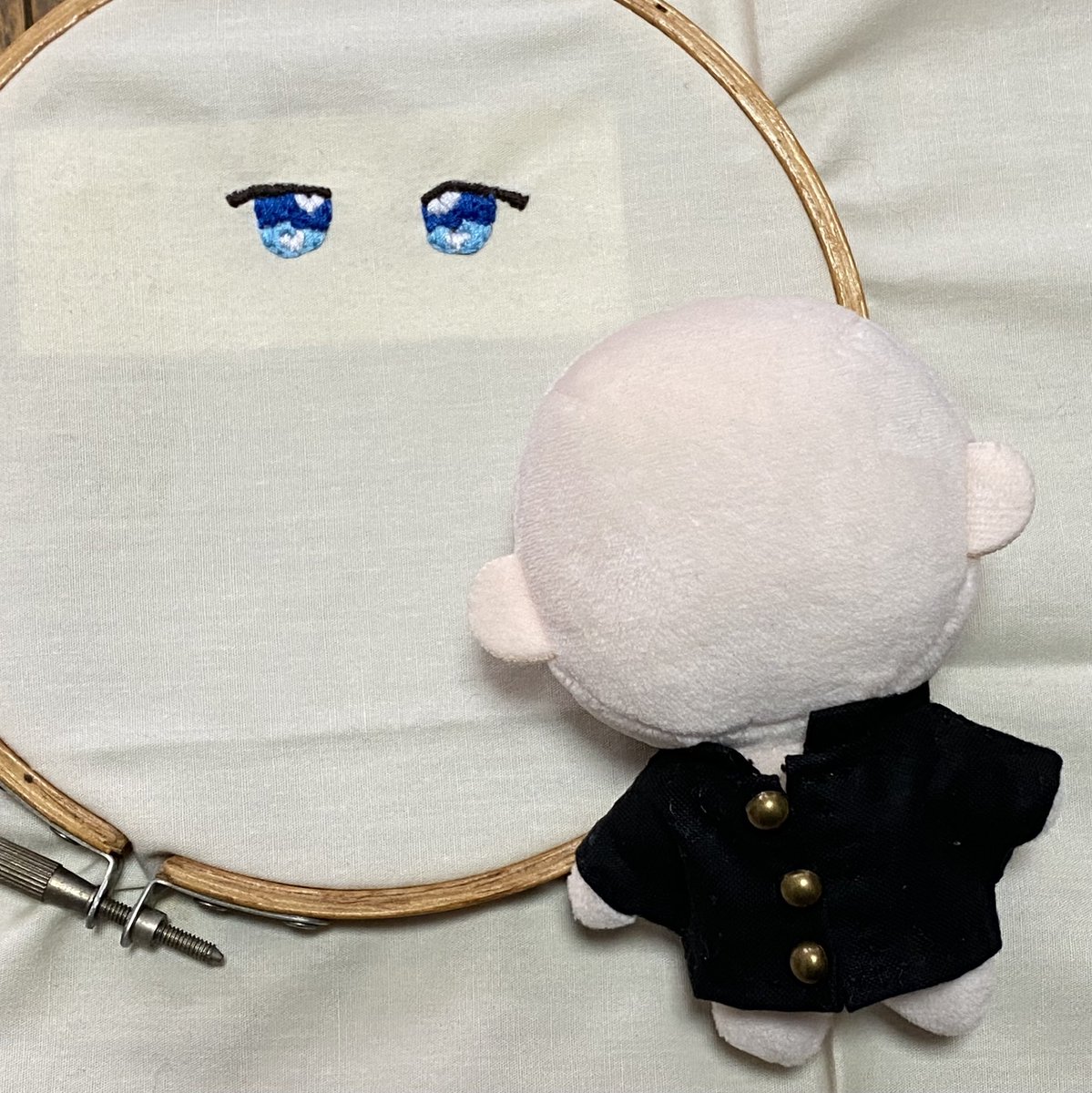 debuchin0723's tweet photo. 娘の推しぬい作成中

LIVEに持って行くのに1ヶ月をきり…
目は買わずに刺繍しました
これをどうやって貼るか悩む

#推しぬい
#ハンドメイド https://t.co/I9HHTeqGJw