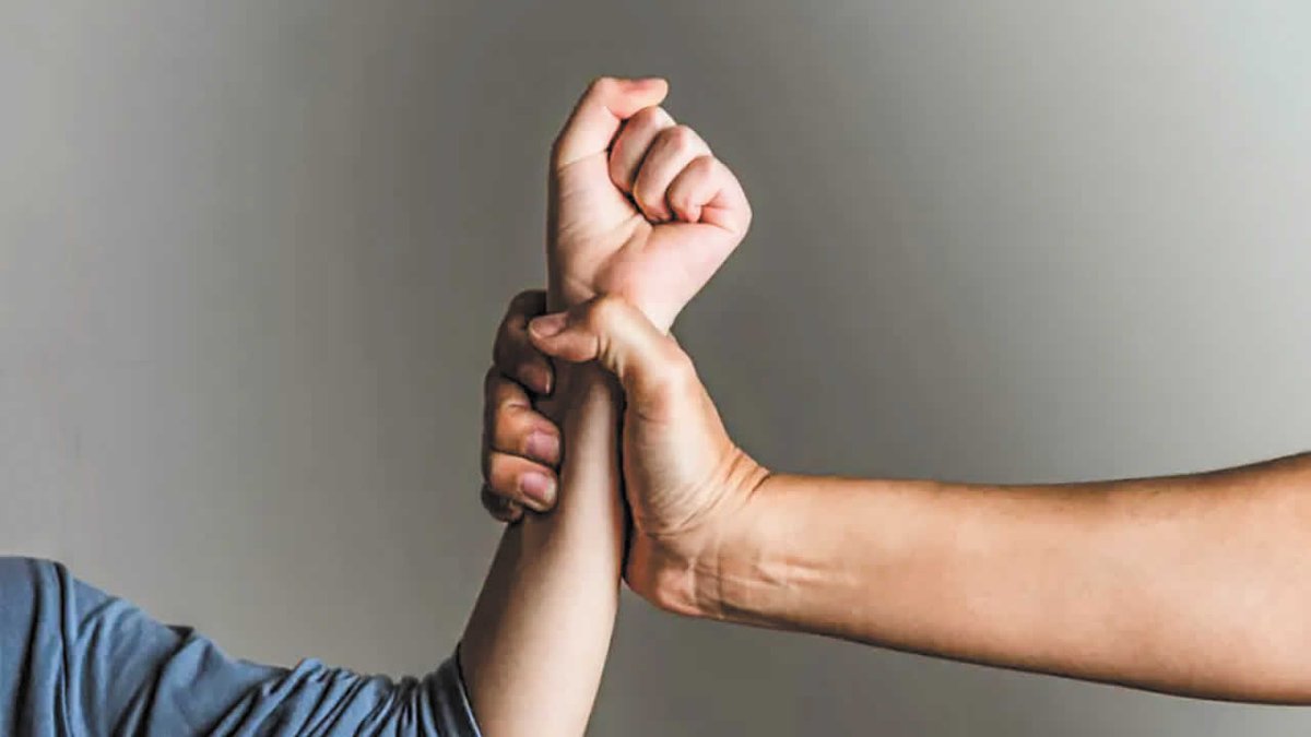 defimediainfo's tweet image. Violence domestique : trois femmes agressées dlvr.it/TRbrrH #ViolenceDomestique #StopViolence #DroitsDesFemmes #ProtectionDesVictimes #Agression
