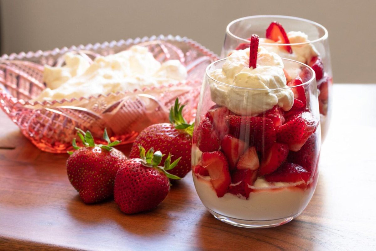 giangiskitchen's tweet image. Easy dessert idea 🍓
Chantilly strawberries + a glass of bubbly = perfection 🥂

giangiskitchen.com/strawberries-c…

#EasyDessert #FreshFruit #SweetTreat #DessertIdeas #GiangisKitchen