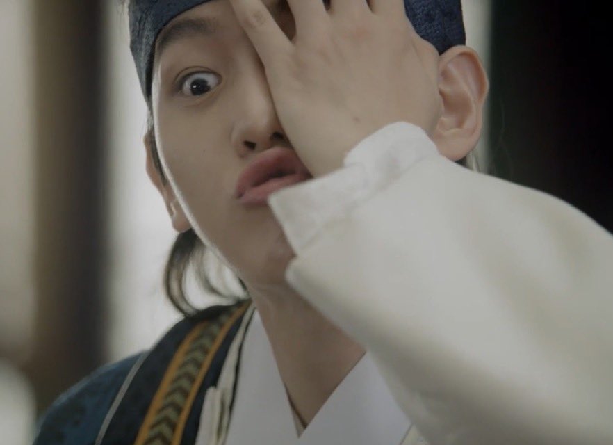 ㅡ ข้าเผลอไปเหยียบเท้าพี่ชายสี่เข้า
ㅡ อยากตายเล้อะ 💢
ㅡ ข้ากลัวจนแทบจะสิ้นสติไปเลยล่ะ ; - ;