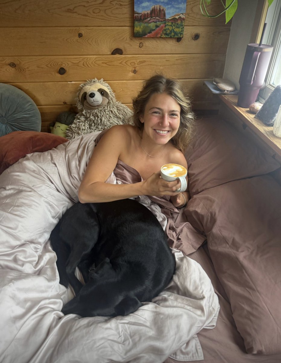 BellaAdventure_'s tweet photo. Good morningggg!🥰☕️ https://t.co/b9NwtIOWL2