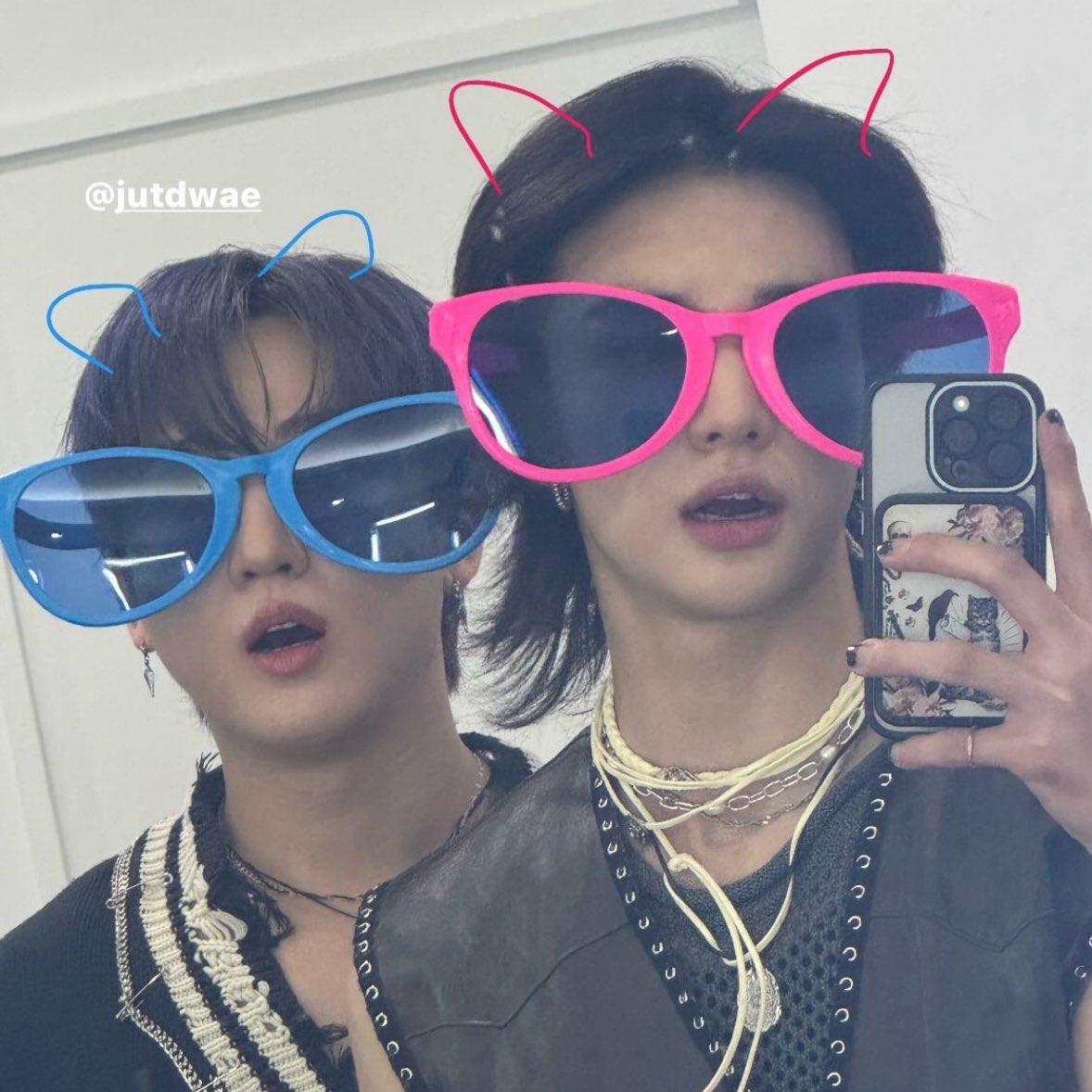 chaaaaaangbin's tweet photo. ヒョンジンさんお誕生日おめでとう🥳
チャンビンさんがヒョンジンさんのことをこれからも妻と沢山呼ぶと思いますが、チャンビンさんをよろしくお願いします笑
#HappyHyunjinDay
#happybirthdayHyunjin https://t.co/ft2JrY9AsK