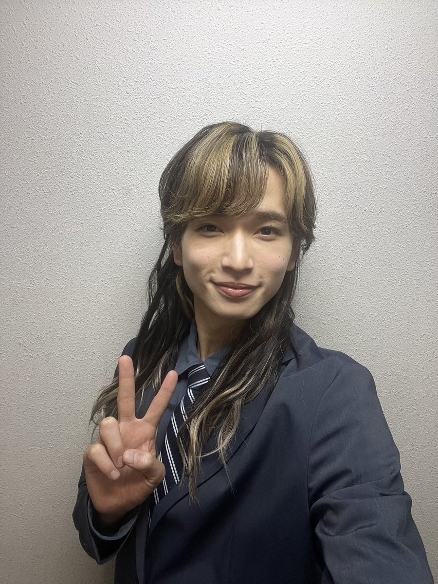 watwing_info's tweet photo. 音楽劇
「アカネイロのプレリュード〜赤坂の奏〜」
千秋楽終わりました！
今日お足元の悪い中遊びに来てくれてありがとうございました。

どうも再建の神。
新垣渉です。

沢山の愛、学び、いただきました。
さいっこうに楽しかったです！
みんなと創り上げたショーは自分の宝です。
ありがとうございました！

反赤坂連合！！！！

＠akaneiro_2026 

#赤坂アカネイロ
#新垣渉
#鈴木曉