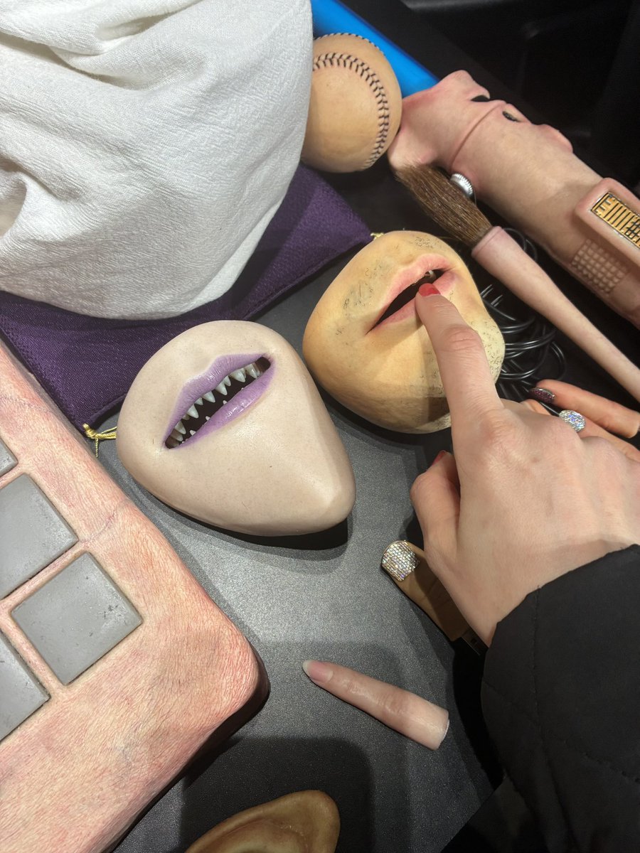 TOXIC36682779's tweet photo. 溝の口マザーファクトリーさん　
でやっているゲンシシャ展に行ってきました。「サンテ」の漫画は読んだことがなかったので、見れて嬉しい💜 https://t.co/HQYfikJdW5