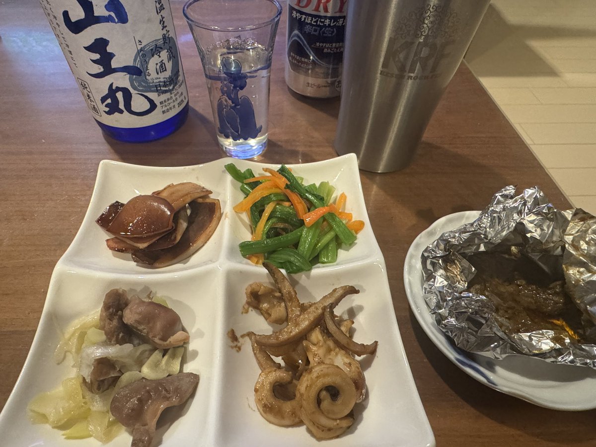 emiko724's tweet photo. バタバタの日々の3月
やっとひと段落した感
うろこいちの市場で買ったイカ耳と肝で🍻🍶
肝焼き最高♡ https://t.co/5hWa9tQPu4
