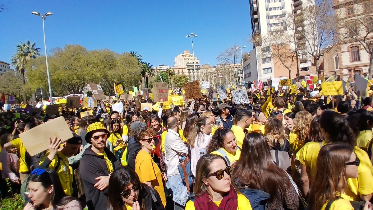 ad_aimerigues's tweet photo. #VagaEducació #DesbordemBarcelona 

@FETE_UGT @CCOOeducacio @educaciocat ...

• treball cooperatiu ❌
• comprensió ❌
• planificació ❌
• càlcul ❌
• autoavaluació ❌

Aquí ⬇️ la rúbrica. https://t.co/gY2BSV9jNM