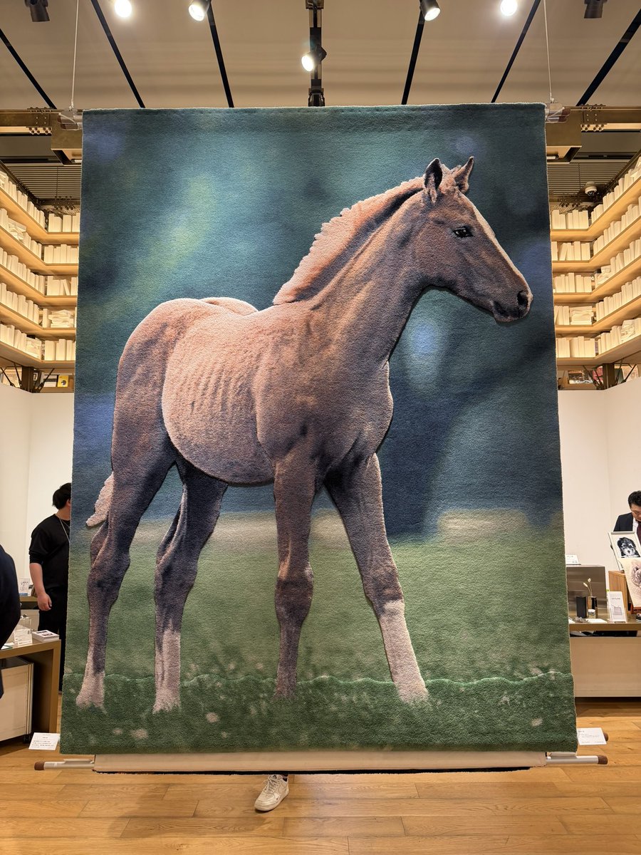 matsushita_z's tweet photo. 銀座に行ったら大体寄ってる蔦屋書店へ。ものづくり展示・販売イベント「FACTORY’S GOODs」をやってました。需要がありそうだと思ったのは、写真（例えばペットの）を元に、タペストリーを作ってくれるもの。チタン（錆びない、軽い）の箸も気になりました。 https://t.co/jMvxzBqCfN