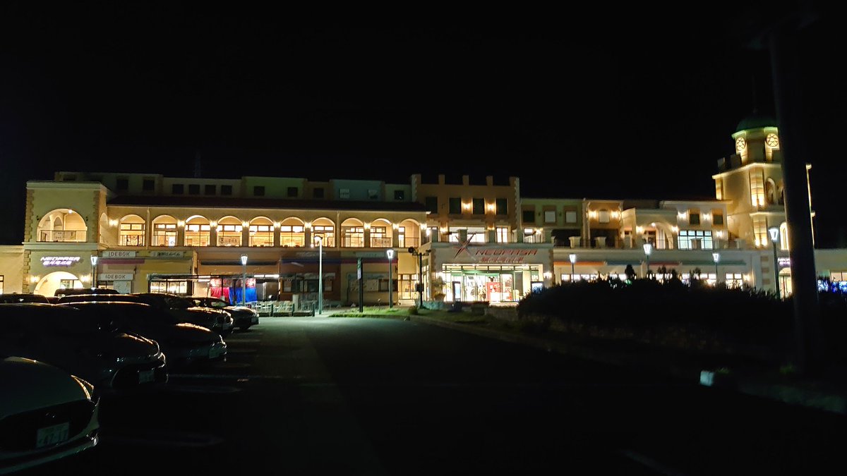 T_Kagami's tweet photo. 愛知県東部→静岡県東部まで戻ってきたが…この先、渋滞っぽいのでSAで時間調整…
しかし…まったくSAの建物に見えんなw。
(´～｀) https://t.co/VBE4TlyO00
