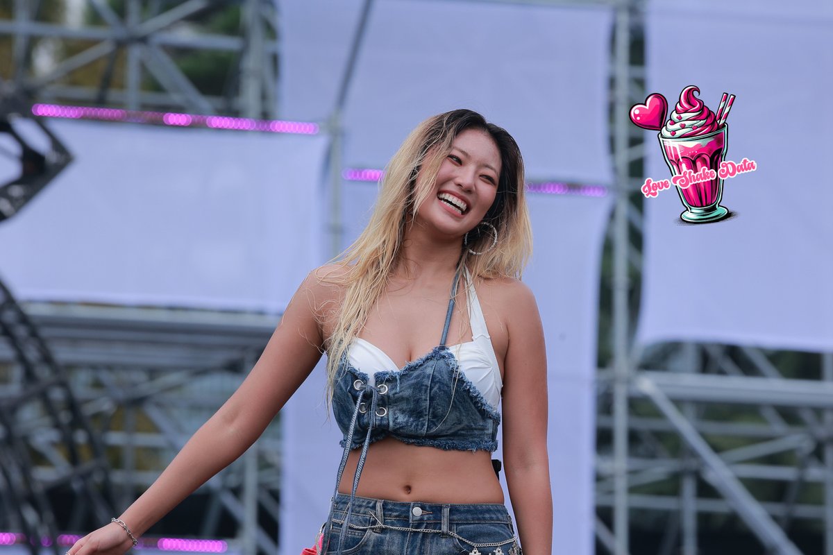 Love Shake Data tweet media