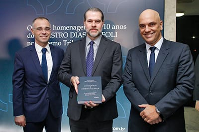 Deixa o Loen te leitar? 🇧🇷🥛 tweet media