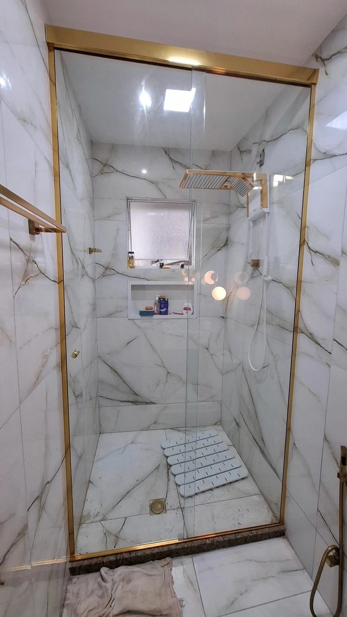 Box com kit dourado...