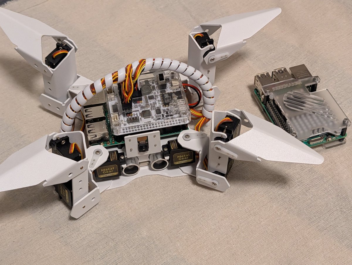 murasametech's tweet image. 私のPiCrawlerは3年くらい前のバージョンで当時組み立てたときはラズパイ3だったのですが、メーカーさんからラズパイ5でも動作可能と回答頂いたのでラズパイ5の8GBに載せ替えていきます！

OpenClawの身体として稼働してもらいます🦞
#Raspberrypi #OpenClaw