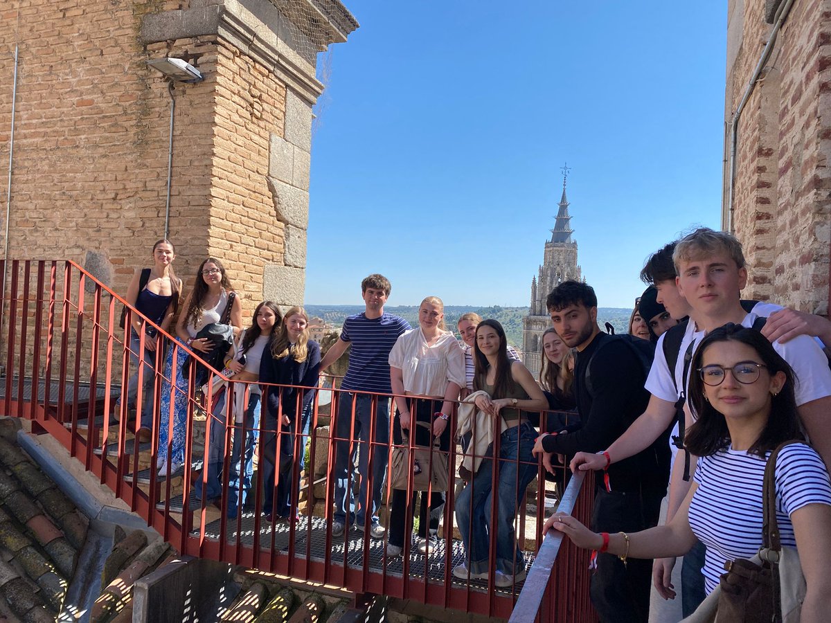 IES Manuel de Falla tweet media