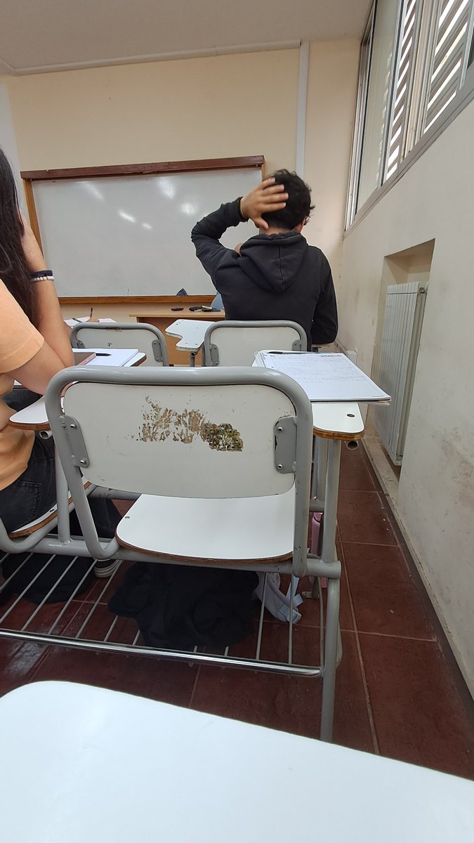 No puedo ni prestar atención, la manija me gana