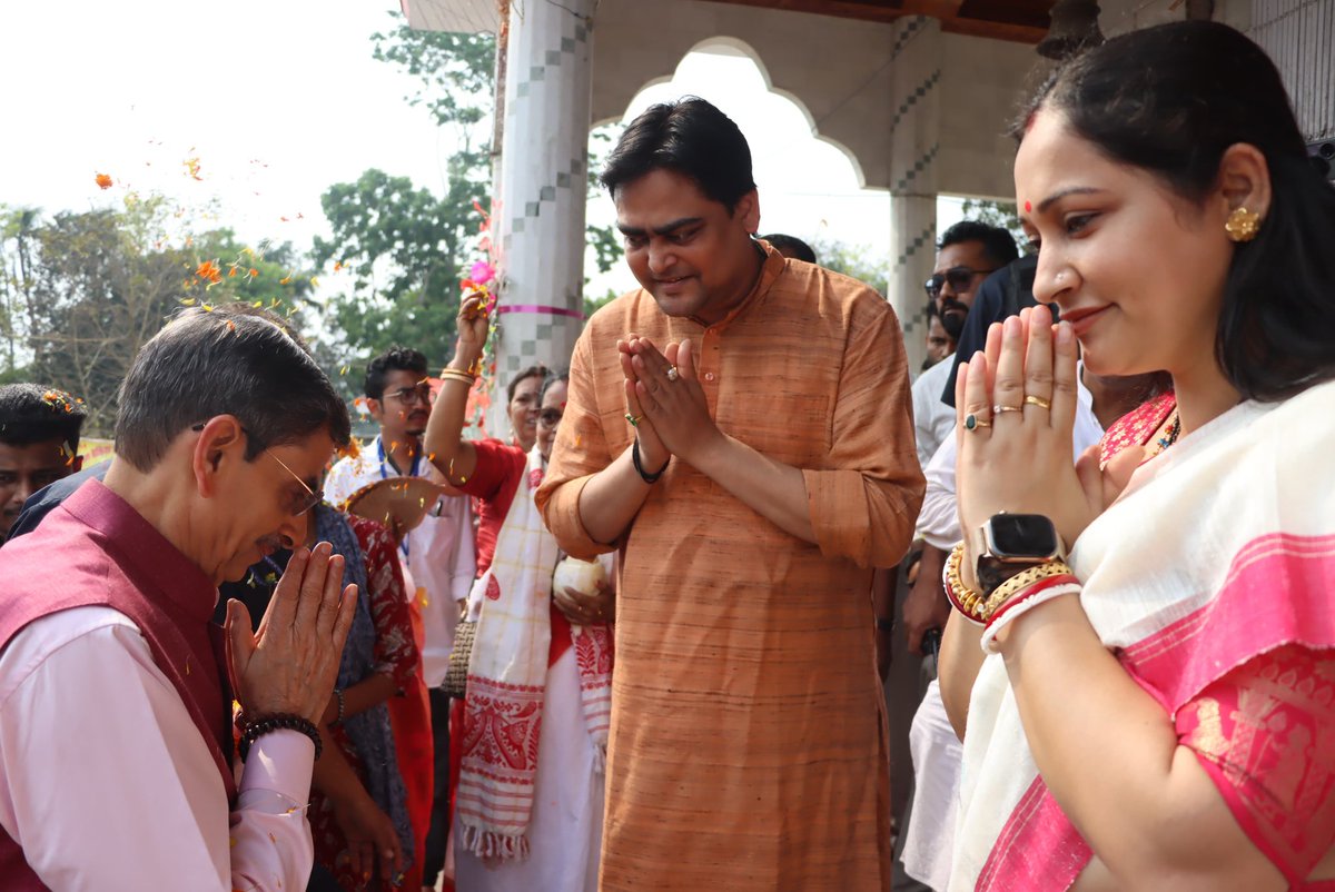 Shantanu_bjp's tweet photo. শ্রীধাম ঠাকুরনগর ঠাকুরবাড়িতে শ্রীশ্রী হরি মন্দিরে পূজা নিবেদন করলেন, পশ্চিমবঙ্গের সম্মাননীয় রাজ্যপাল শ্রী আর. এন. রবি মহোদয় এবং পশ্চিমবঙ্গের ফার্স্ট লেডি শ্রীমতী লক্ষ্মী রবি মহ��শয়া।

🗓️২০.০৩.২০২৬

#JaiHaribol🚩
#MatuaDharmaMahamela2026 https://t.co/aPYS308KNa