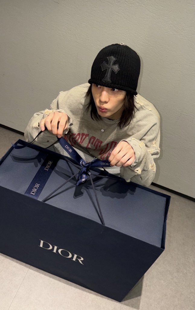 nazzle dazzle (got headpats from chan) ⊹₊⟡⋆ tweet media