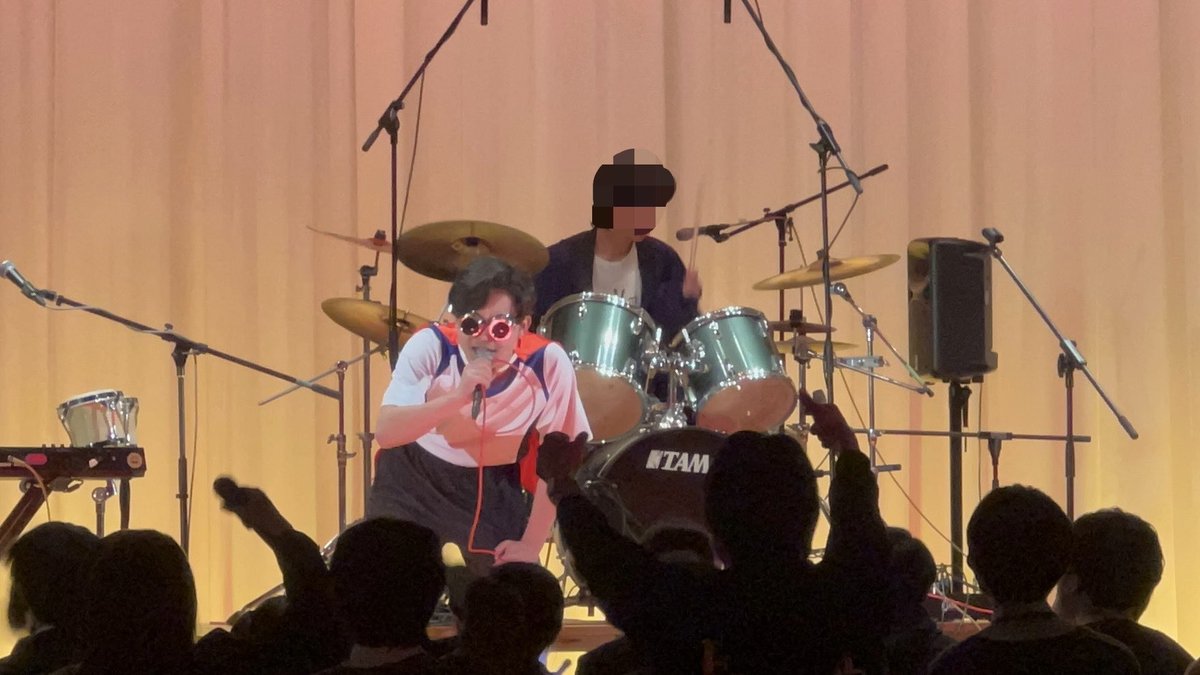 息子のライブを見に行ったら🥁
まさかのゴーグルとマント！！
(言ってくれれば🥽貸したのに〜😂)