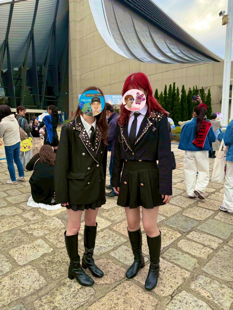 ︎🌈代々木2日目🌈
ちぐあんこマイケルで参戦🩵🩷💛
客降り目の前でミイヒアヤカマユカマコ拝めて大満足💯
お顔豆粒ぐらいしかないし肌綺麗すぎて発光してた🫣
代々木最終日も楽しみ❤︎
#NiziU #NiziU_NEWEvoNUtion
