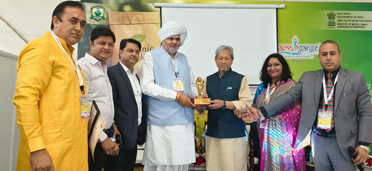 Tirath Singh Rawat (मोदी का परिवार) tweet media