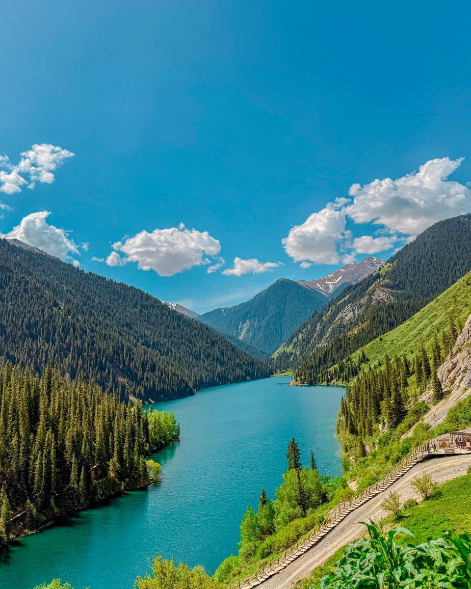 TravelDolce's tweet image. Emerald lakes hidden in Tian Shan mountains.

#LakeKolsai #Kazakhstan