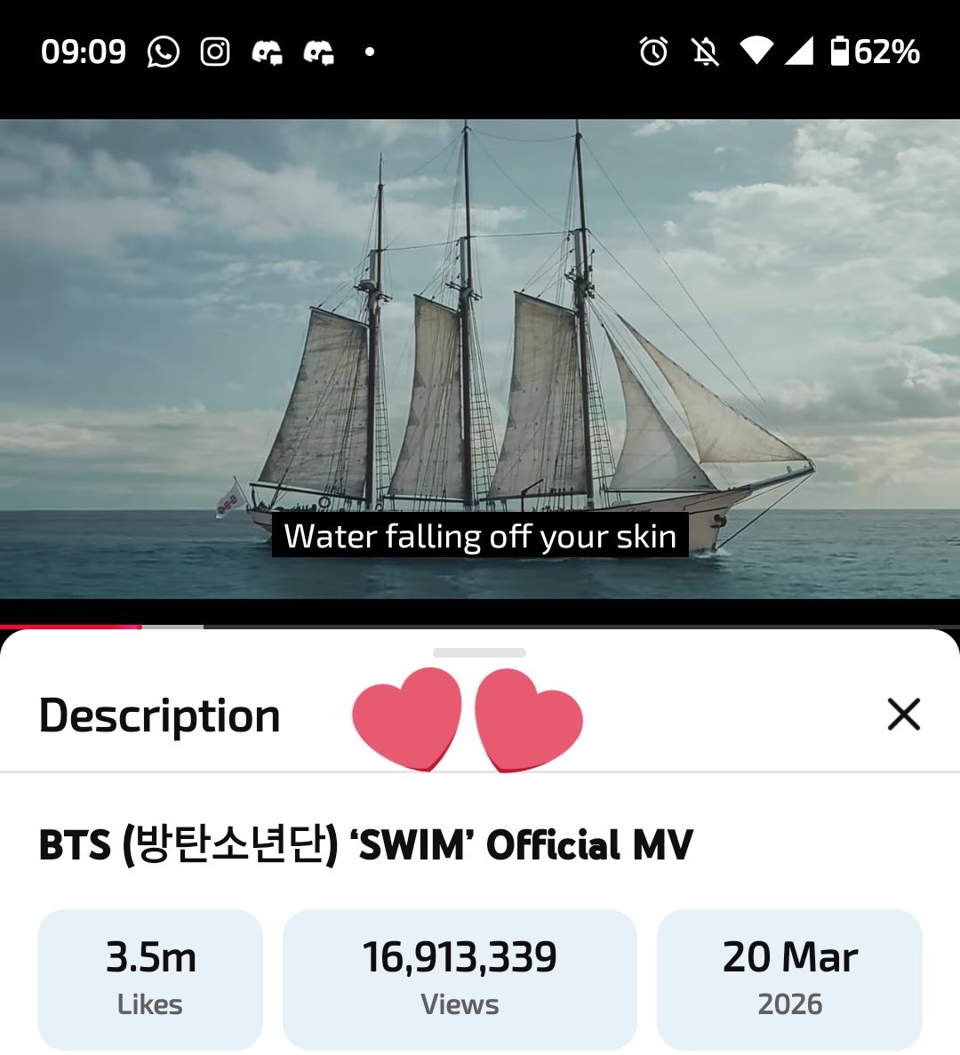 nanylany's tweet photo. Buen día. 
Le están haciendo stream, verdad? 
#BTS_ARİRANG https://t.co/Wc4VMe4rkU