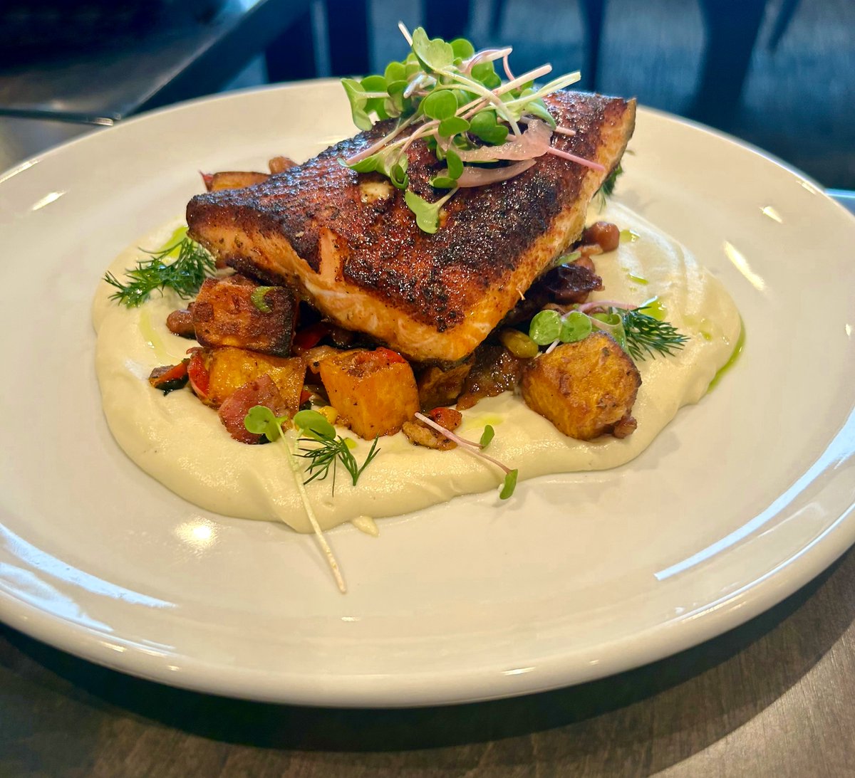 Lake House Dining tweet media