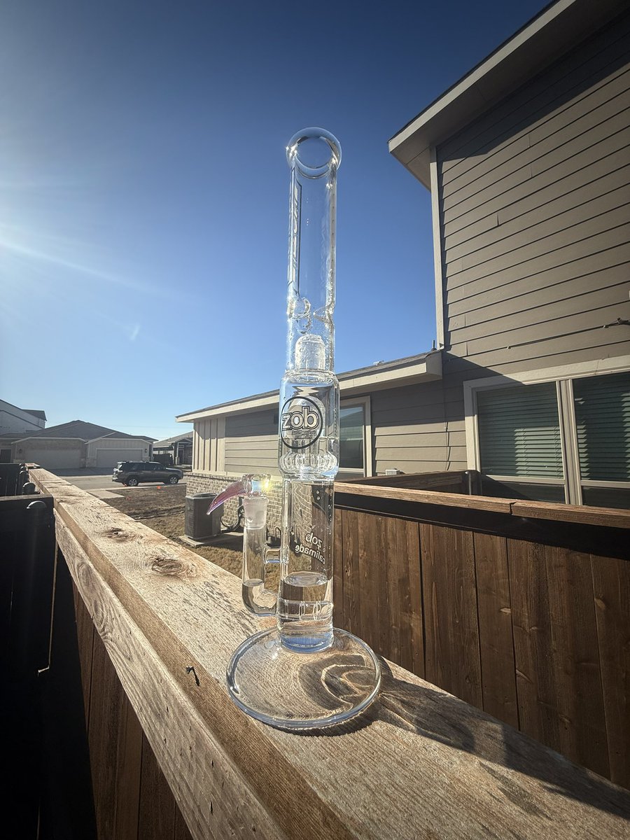 trippytrizzy23's tweet photo. Same with this beauty 😪 I swear I can keep a bong longer then 2 months 😭🤣
#ZOB #Calimade https://t.co/ljBnHwC26S