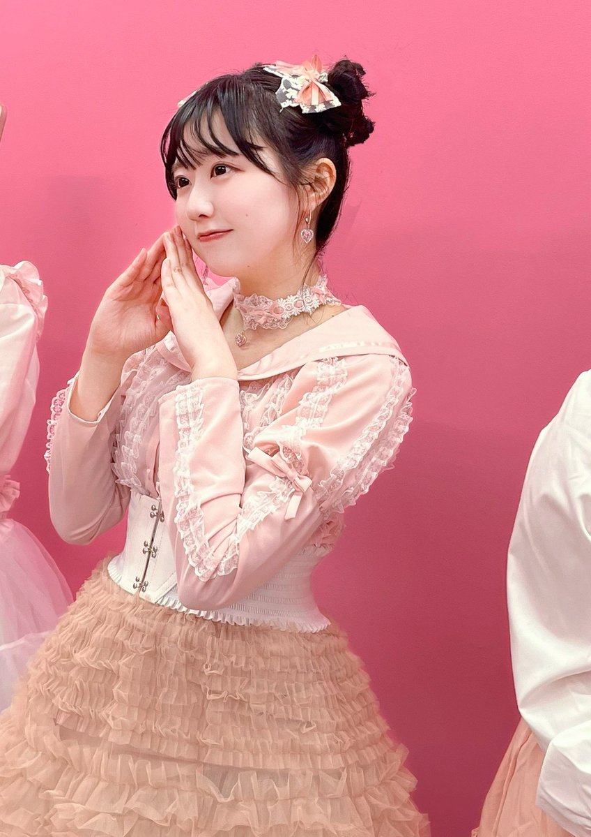 ≠MEさんの『 #きゅんかわ人生 』
谷崎早耶ちゃんポジションで踊らせていただきました！

とーーっても可愛い曲です楽しかった〜♡

まゆたんがめちゃめちゃももきゅんできゅるきゅるで可愛いので1人100回は見て欲しいです！！！！！

ｿﾚｯﾃﾏｻｶ、ｴｰﾎﾝﾄﾆ！ﾜﾀｼ♡

#ノイミー
#ノイライ