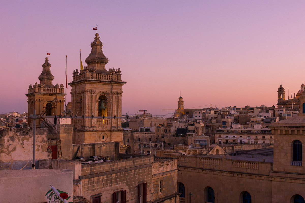 Evening over Birgu, Malta.

I went to #Malta to write about a small island cheese called ġbejna.

Its history runs from Neolithic seafarers to modern climate pressures on the Mediterranean.

notesfromtheroad.com/europa/malta.h…