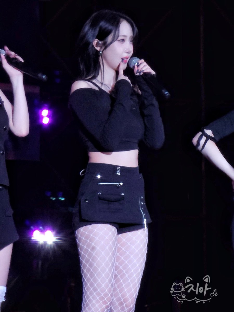 rongbi_'s tweet photo. 260315 가오슝 벚꽃 축제 
너무 보고싶어 🥹
#VIVIZ #비비지 #신비 #SINB #黃恩妃 #信飛 https://t.co/JPKPhng5lP