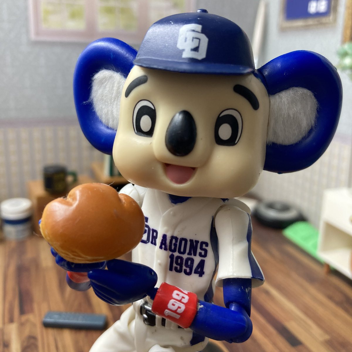 中日勝利でドアラにごはんbot tweet media